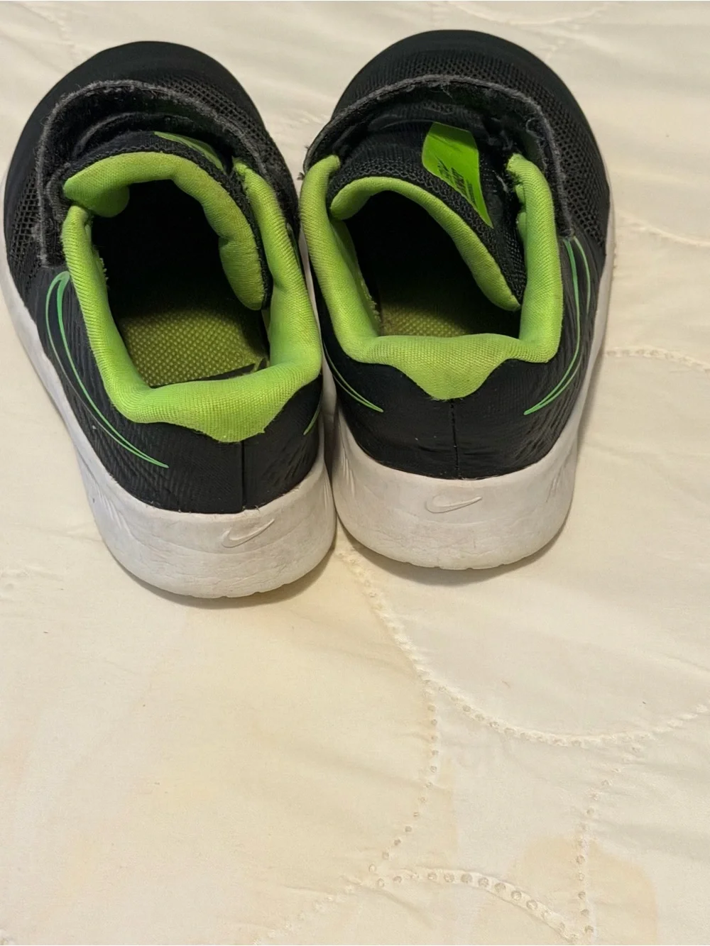 Nike Kids Black & Neon Green Velcro Sneakers